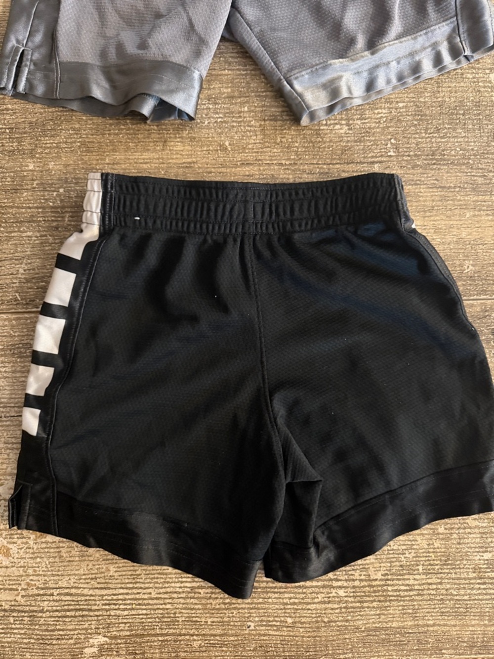 Nike boys mesh gray and black set of 2 shorts - Picture 5 of 9